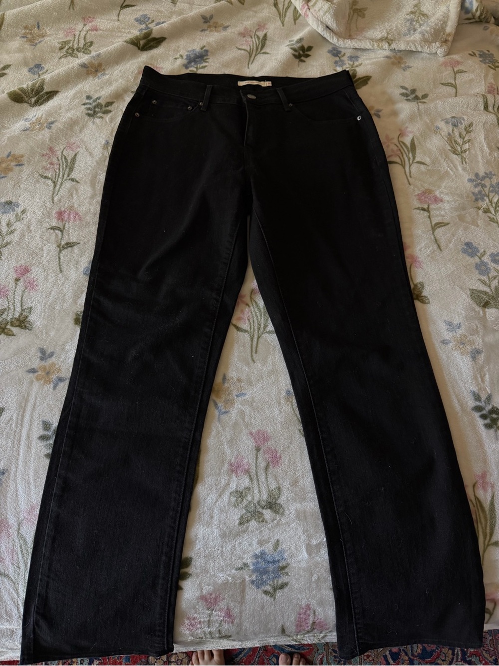 Levi’s Classic Black Women's Straight-Leg Jeans